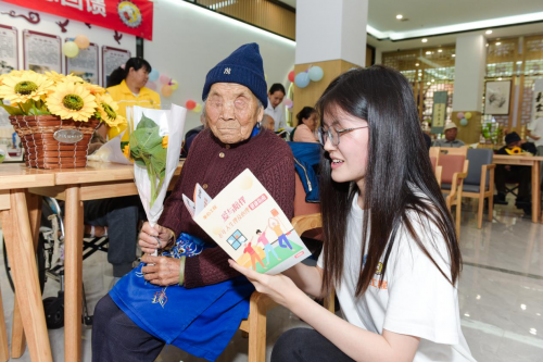 2024年度“孝心工程”青春伴夕阳活动温情启幕，以青春之名，温暖夕阳时光